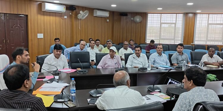 योग के रंग में रंगा गढ़वा: उपायुक्त दिनेश यादव ने अंतर्राष्ट्रीय योग दिवस की तैयारियों को दी हरी झंडी!