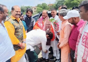 रामगढ़ में रघुवर दास का भव्य स्वागत: BJP कार्यकर्ताओं ने पूर्व CM को बांधा उत्साह का समां!