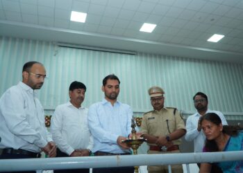 गढ़वा के टॉपर्स का गौरव: उपायुक्त ने सम्मानित किया, अगले सत्र से टॉपर्स को ₹1 लाख का इनाम!