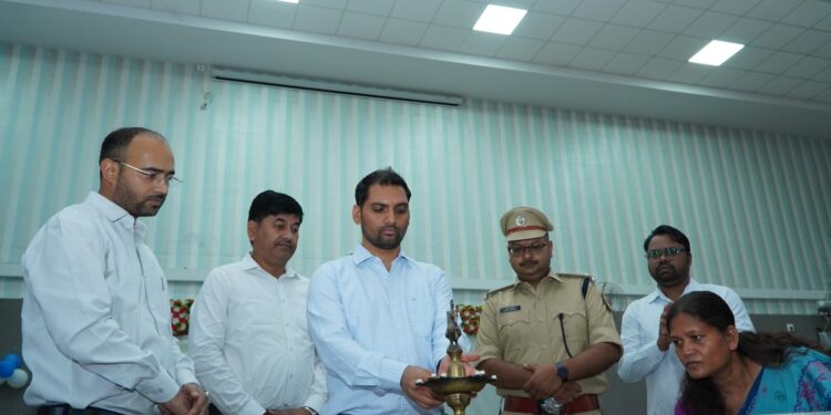 गढ़वा के टॉपर्स का गौरव: उपायुक्त ने सम्मानित किया, अगले सत्र से टॉपर्स को ₹1 लाख का इनाम!