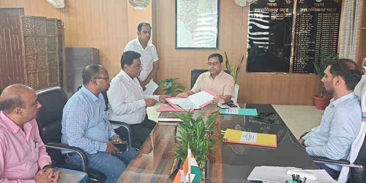 गढ़वा में पोस्ट मैट्रिक छात्रवृत्ति पर बड़ा अपडेट: 11,886 छात्रों को मिलेगी स्कॉलरशिप, उपायुक्त ने दिए समयबद्ध भुगतान के निर्देश!