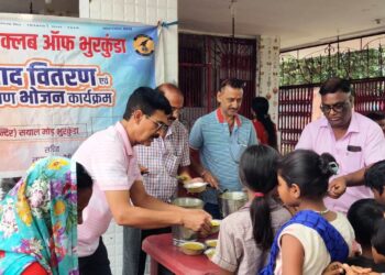 माँ शीतला देवी मंदिर में लायंस क्लब भुरकुंडा की नेक पहल! भव्य भंडारा, टीकाकरण और रक्तदान शिविर के साथ सामाजिक उत्थान!