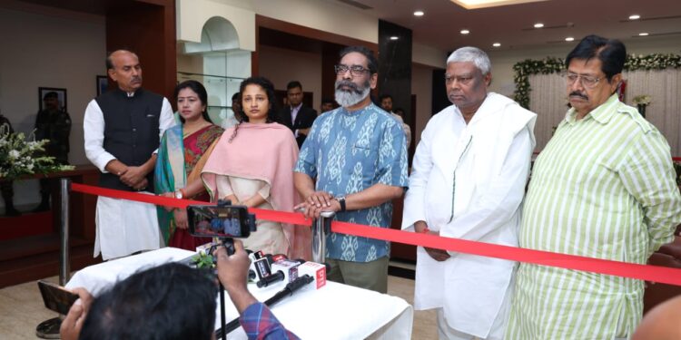 हूल क्रांति के नायकों को नमन! CM हेमंत सोरेन ने सिदो-कान्हु और चांद-भैरव को दी भावपूर्ण श्रद्धांजलि!