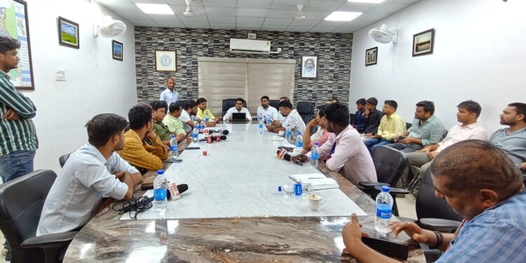 गढ़वा में विकसित भारत 2047 का संकल्प! दिशा समिति के देवेश तिवारी ने युवाओं को MSME योजनाओं से जोड़ने की अपील!