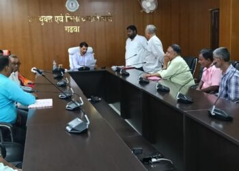 गढ़वा में जनता की पुकार! उपायुक्त दिनेश यादव ने जनता दरबार में सुनी समस्याएँ, त्वरित समाधान के दिए निर्देश!