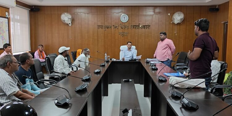 धनबाद में आसनबनी अतिक्रमण विवाद! सेल टासरा की 42 एकड़ जमीन पर ग्रामीणों का हंगामा, JCB से घर ढहाया!