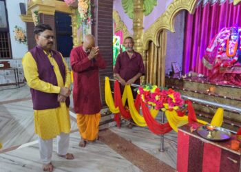 डीआईजी नौशाद आलम का सुदना शिव मंदिर में सजदा! सावन-मुहर्रम में एकता और भाईचारे का संदेश!