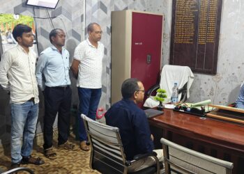 गढ़वा में लापरवाही पर उपायुक्त की सख्ती! डंडई प्रखंड-पंचायत भवनों का औचक निरीक्षण, कर्मियों को कार्रवाई की चेतावनी!