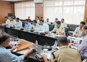 गढ़वा में सड़क सुरक्षा की नई पहल! उपायुक्त दिनेश यादव की बैठक में यातायात सुधार और दुर्घटना रोकथाम के सख्त निर्देश!