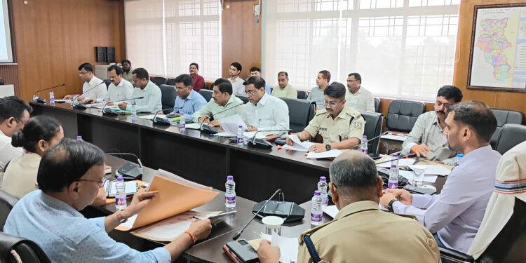 गढ़वा में सड़क सुरक्षा की नई पहल! उपायुक्त दिनेश यादव की बैठक में यातायात सुधार और दुर्घटना रोकथाम के सख्त निर्देश!