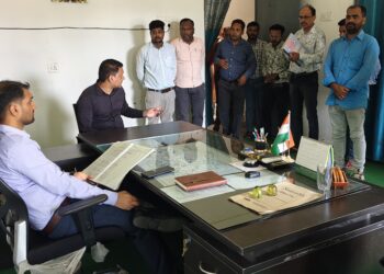 गढ़वा में उपायुक्त की सख्ती: श्री बंशीधर नगर में औचक निरीक्षण, अनुशासन और स्वच्छता के दिए कड़े निर्देश!