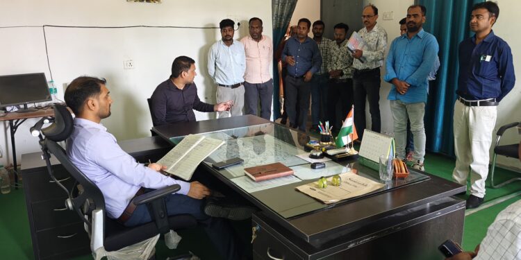 गढ़वा में उपायुक्त की सख्ती: श्री बंशीधर नगर में औचक निरीक्षण, अनुशासन और स्वच्छता के दिए कड़े निर्देश!