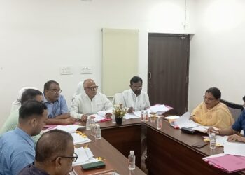 रामगढ़ में पिछड़ा वर्ग आयोग की सक्रियता: डोर-टू-डोर सर्वे और योजनाओं की समीक्षा के साथ नई पहल!