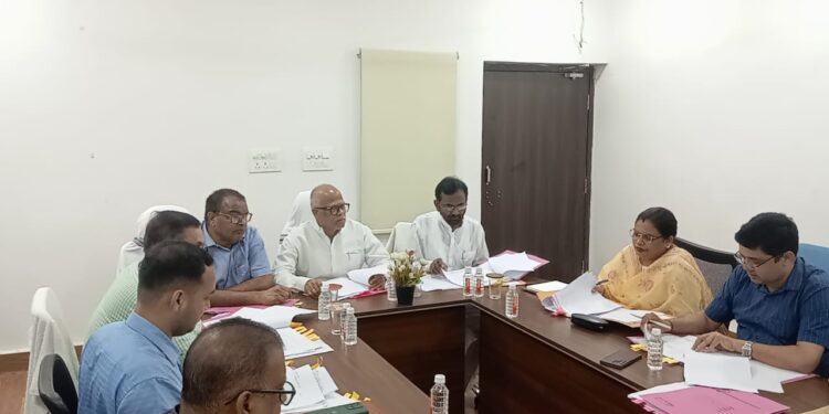 रामगढ़ में पिछड़ा वर्ग आयोग की सक्रियता: डोर-टू-डोर सर्वे और योजनाओं की समीक्षा के साथ नई पहल!