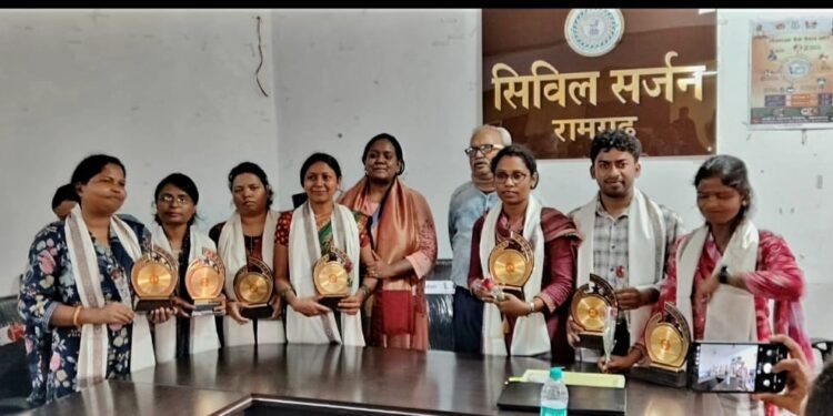 रामगढ़ में स्वास्थ्य सेवाओं की नई मिसाल: सिविल सर्जन ने NQAS प्रमाणित केंद्रों को किया सम्मानित!