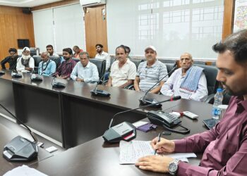 गढ़वा में जनता दरबार: उपायुक्त ने सुनीं समस्याएं, त्वरित समाधान का लिया संकल्प!