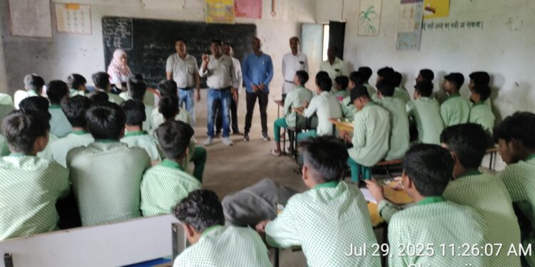 गढ़वा में सड़क सुरक्षा की नई पहल: हाई स्कूल कल्याणपुर में छात्रों को यातायात नियमों की प्रेरक सीख!