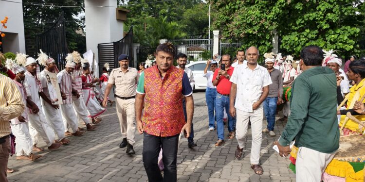 झारखंड में आदिवासी महोत्सव 2025 की धूम: जागरूकता रथ लेकर आएगा संस्कृति का संदेश!