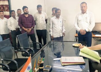 गढ़वा में प्रशासन की सख्ती: उपायुक्त दिनेश यादव ने मझिआंव और बिशुनपुरा में लिया कार्य संस्कृति का जायजा!