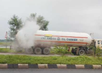 बहरागोड़ा में गैस लीक से हड़कंप! NH-49 पर टैंकर दुर्घटना, प्रशासन ने रास्ता बंद कर शुरू किया रेस्क्यू ऑपरेशन!