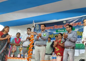 गढ़वा में फुटबॉल का जश्न! उपायुक्त ने 64वीं सुब्रतो कप का दीप जलाकर किया भव्य शुभारंभ!