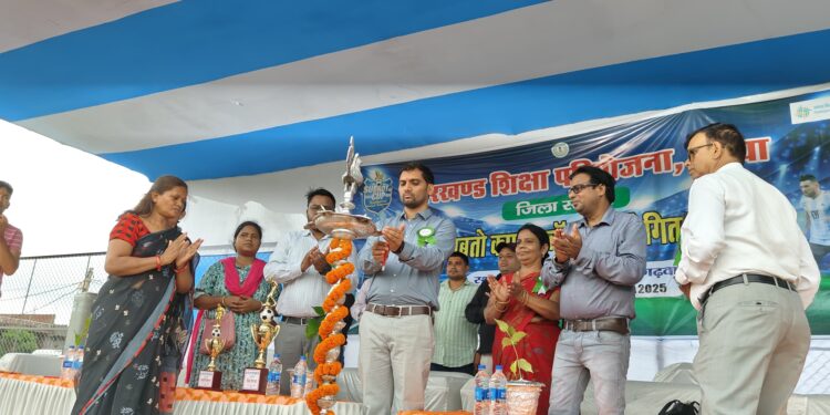 गढ़वा में फुटबॉल का जश्न! उपायुक्त ने 64वीं सुब्रतो कप का दीप जलाकर किया भव्य शुभारंभ!