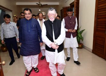 झारखंड को विकास की नई उड़ान! केंद्रीय मंत्री नितिन गडकरी ने राज्यपाल संतोष गंगवार से की शिष्टाचार भेंट, फ्लाईओवर और बाइपास की सौगात!