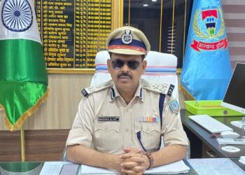 पलामू में थानों की गंदगी पर डीआईजी की सख्ती! साप्ताहिक ‘फटीग ड्यूटी’ से सफाई अनिवार्य, लापरवाही पर कार्रवाई!