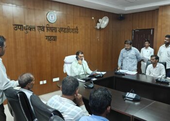 गढ़वा में जनता की पुकार सुन उपायुक्त की त्वरित कार्रवाई! साप्ताहिक जनता दरबार में 30+ समस्याओं पर दिए निर्देश!