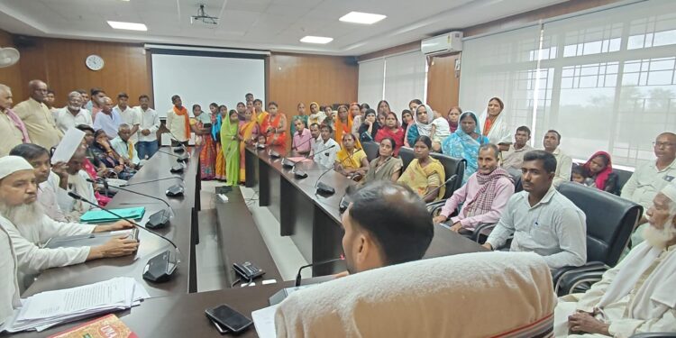 गढ़वा में जनता की पुकार: उपायुक्त दिनेश यादव ने जनता दरबार में सुनीं 60+ समस्याएं, त्वरित कार्रवाई का वादा!