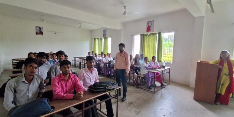 रामगढ़ में फर्राटेदार अंग्रेजी की नई उड़ान: राधा गोविंद विश्वविद्यालय में निःशुल्क इंग्लिश स्पोकेन कोर्स शुरू!