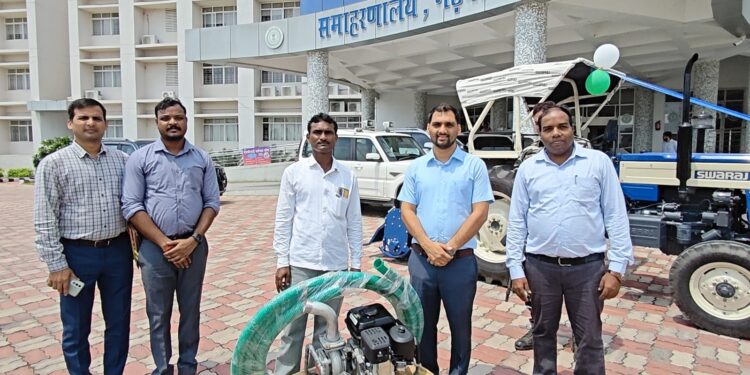 गढ़वा के किसानों की बल्ले-बल्ले: मुख्यमंत्री ट्रैक्टर वितरण योजना से मिले ट्रैक्टर और पम्प सेट, अनुदान ने बढ़ाई खुशहाली!