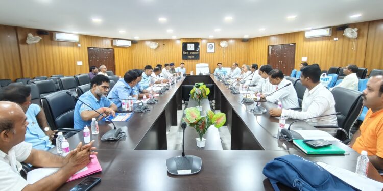 गढ़वा में यातायात क्रांति: भारी वाहनों पर समयबद्ध प्रतिबंध, सुगम आवागमन का संकल्प!