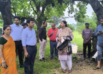 रामगढ़ में मनरेगा पार्क की नई पहल: उप विकास आयुक्त ने लिया जायजा, बागवानी को बढ़ावा!