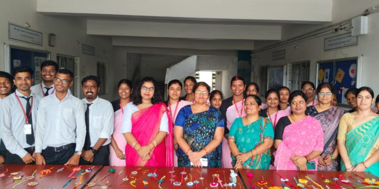 रामगढ़ में राखी मेकिंग का रंगारंग उत्सव: बीएड छात्रों ने बिखेरी अपनी प्रतिभा!