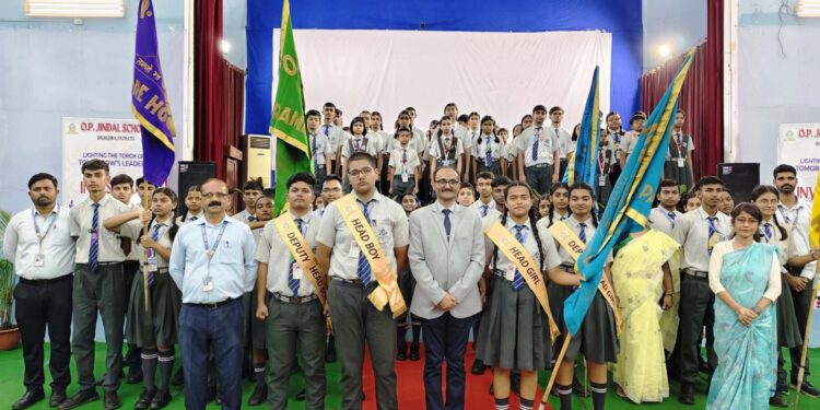 ओपी जिंदल स्कूल पतरातू में नेतृत्व की नई उड़ान: छात्र परिषद गठन और अलंकरण समारोह 2025-26 की धूम!