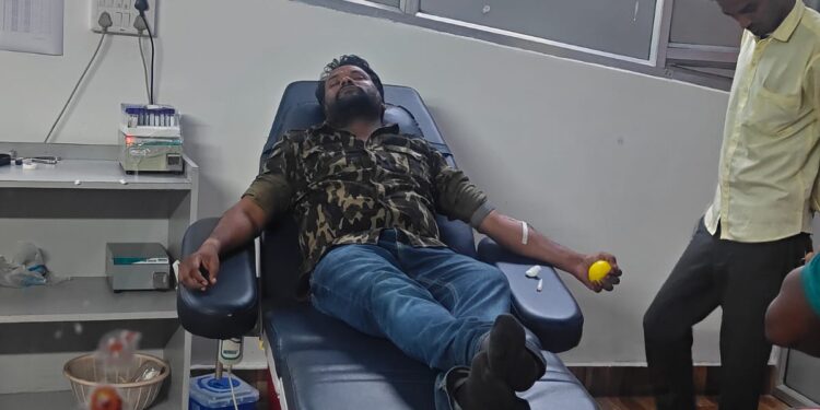 जीवन रक्षक बनकर चमके विक्रांत: कर्णधार रामगढ़ के संस्थापक ने रक्तदान से पेश की मानवता की मिसाल!