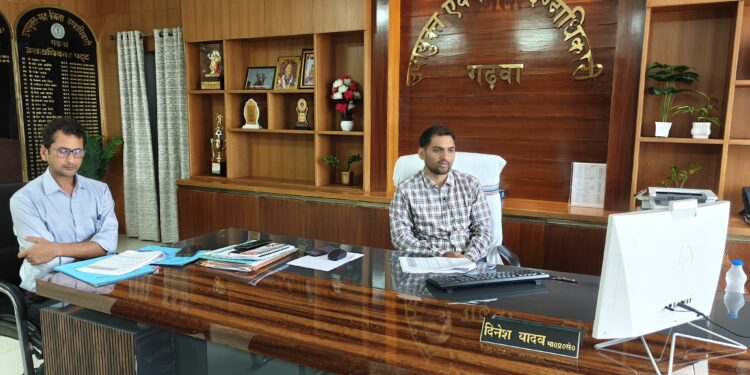 गढ़वा में खाद्य सुरक्षा योजनाओं पर डीसी की सख्त नजर: e-KYC, राशन वितरण और मोबाइल सीडिंग पर समयबद्ध कार्य के निर्देश!