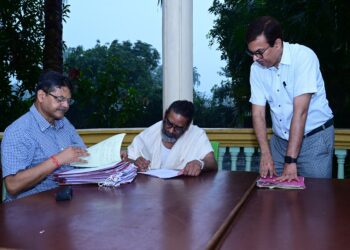 ‘पुत्र धर्म’ के साथ ‘राजधर्म’ का संकल्प: हेमंत सोरेन नेमरा से निभा रहे शिबू सोरेन के वादों को, शासन पर पैनी नजर!