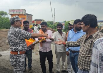 बारिश ने तोड़ी मेदिनीनगर की सड़कें, डीआईजी ने जगाया प्रशासन: राष्ट्रीय राजमार्ग की मरम्मत शुरू, बाकी विभाग सोए!