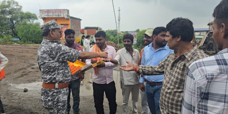 बारिश ने तोड़ी मेदिनीनगर की सड़कें, डीआईजी ने जगाया प्रशासन: राष्ट्रीय राजमार्ग की मरम्मत शुरू, बाकी विभाग सोए!