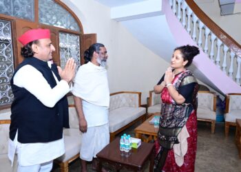 नेमरा में अखिलेश यादव का भावुक समर्पण: शिबू सोरेन को श्रद्धांजलि, हेमंत को शक्ति!