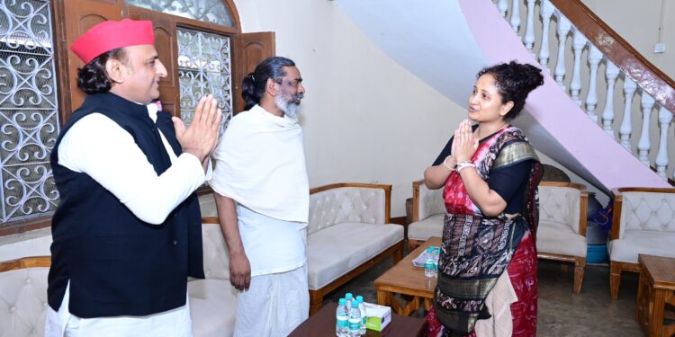 नेमरा में अखिलेश यादव का भावुक समर्पण: शिबू सोरेन को श्रद्धांजलि, हेमंत को शक्ति!