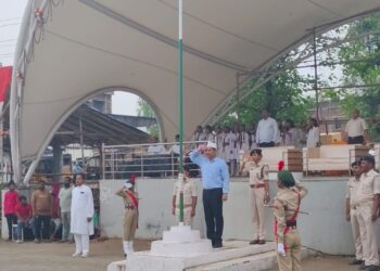 गढ़वा में स्वतंत्रता दिवस की जोश भरी तैयारी: टाऊन हॉल में झंडोत्तोलन और परेड का पूर्वाभ्यास, अनुमंडल पदाधिकारी ने बढ़ाया हौसला!
