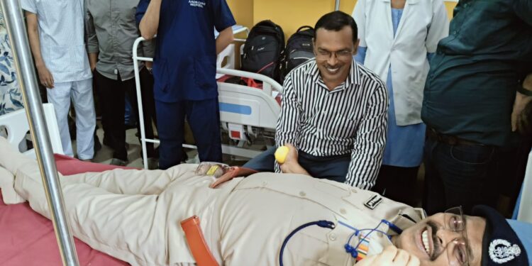 डीआईजी पलामू ने किया रक्तदान, ‘आशी केयर हॉस्पिटल’ के शिविर में उमड़े लोग