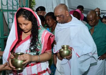 झारखंड में भावपूर्ण श्रद्धांजलि: मुख्यमंत्री हेमन्त सोरेन ने नेमरा में दिशोम गुरु शिबू सोरेन का “दशकर्म” संस्कार संपन्न किया!