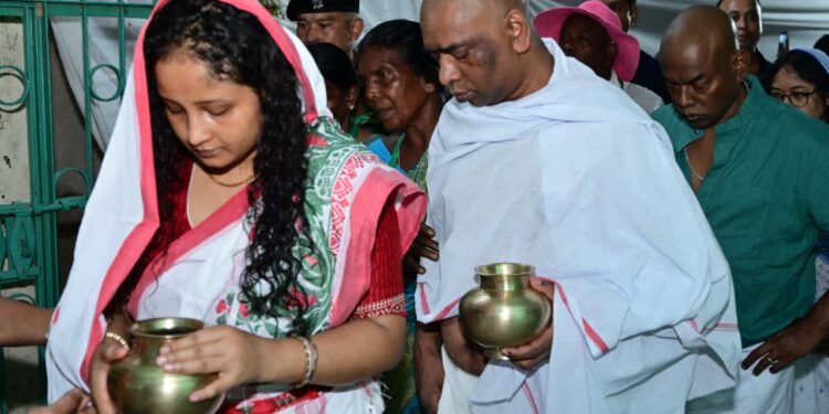 झारखंड में भावपूर्ण श्रद्धांजलि: मुख्यमंत्री हेमन्त सोरेन ने नेमरा में दिशोम गुरु शिबू सोरेन का “दशकर्म” संस्कार संपन्न किया!