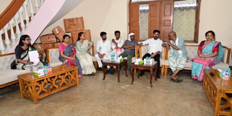 दिशोम गुरु शिबू सोरेन को तेलंगाना सीएम की श्रद्धांजलि: नेमरा में संस्कार भोज में भावुक क्षण