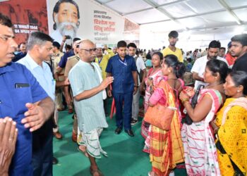 लाखों की भीड़ ने दी दिशोम गुरु शिबू सोरेन को श्रद्धांजलि: नेमरा में भावुक संस्कार भोज