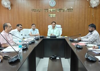 गढ़वा में जल और स्वच्छता पर सख्ती: उपायुक्त ने दिए समयबद्ध कार्य पूर्ण करने के कड़े निर्देश